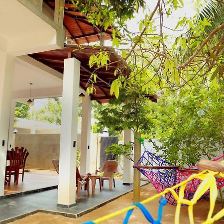Midigama Holiday Inn Экстерьер фото