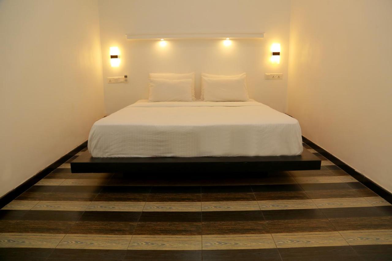 Midigama Holiday Inn Экстерьер фото