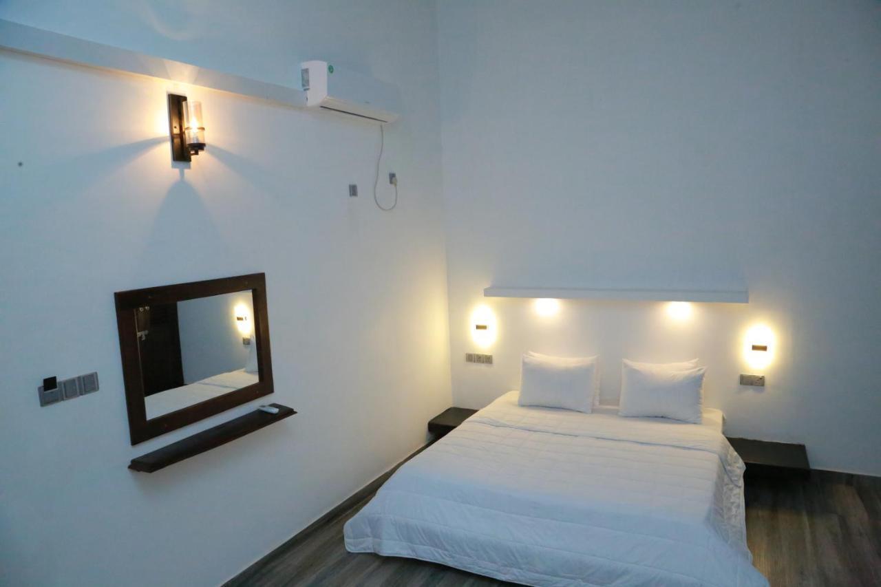 Midigama Holiday Inn Экстерьер фото