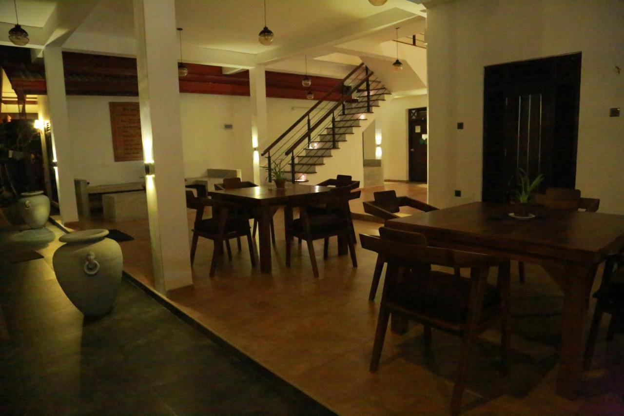 Midigama Holiday Inn Экстерьер фото