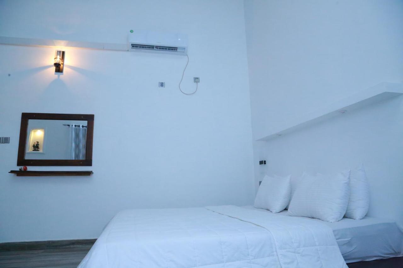 Midigama Holiday Inn Экстерьер фото